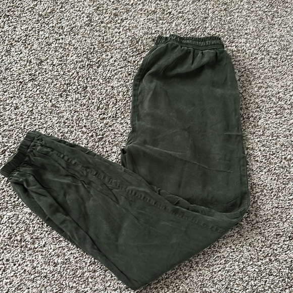 Victoria’s Secret PINK Green Joggers - Picture 1 of 3